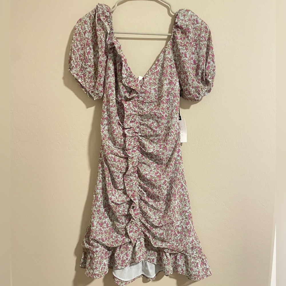 BRAND NEW~ Super cute short floral dress with a ruffle down the middle